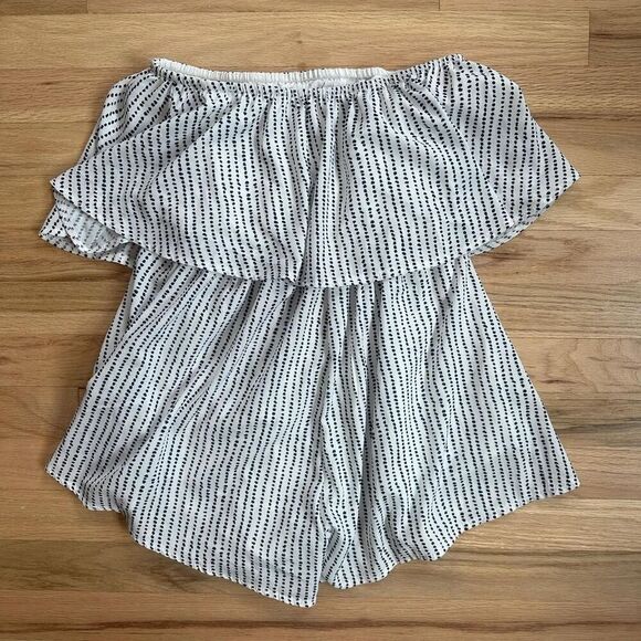 Peppermayo Off-Shoulder Black and White Polka Dot Romper -‎ Women’s Size 6 - Picture 4 of 4